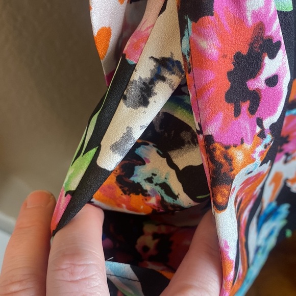 yumi Kim x revolve Liz romper black floral half sleeve w tab buttons v neck - Picture 13 of 16